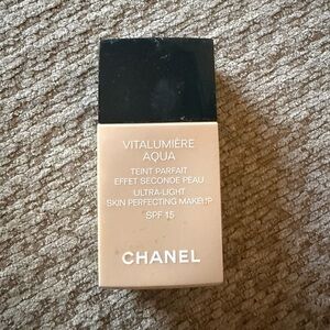 CHANEL Vitalumiere Aqua Beige - Pastel B10